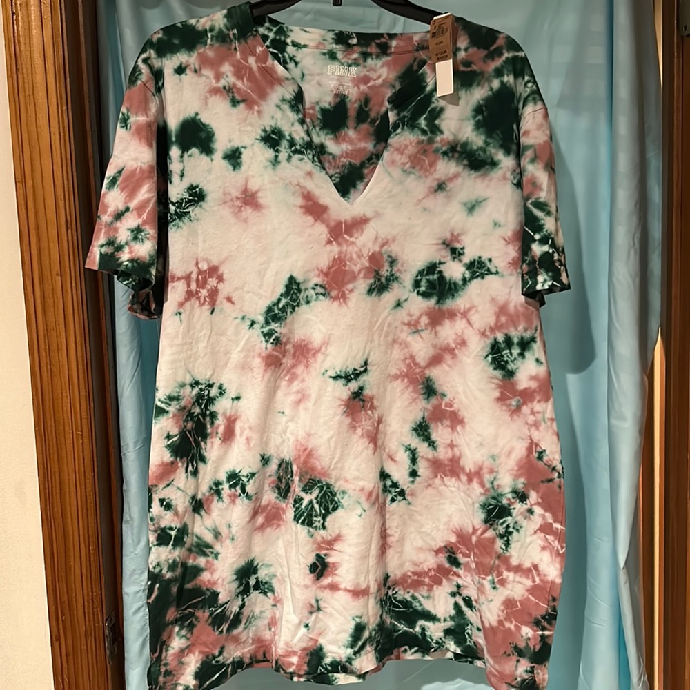 New with tags PINK short sleeve tie dye tee size XXL